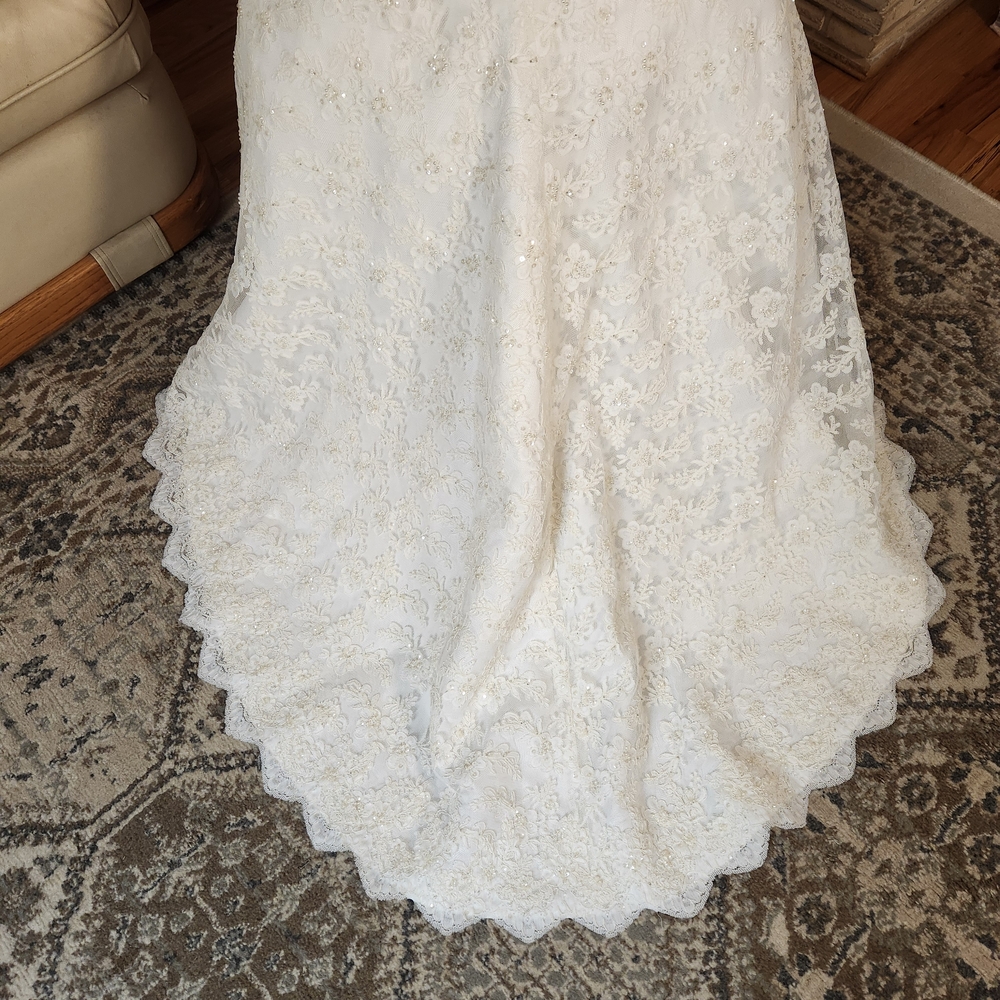 STUNNING Oleg Cassini Lace Trumpet Gown – NWT - Picture 7 of 14